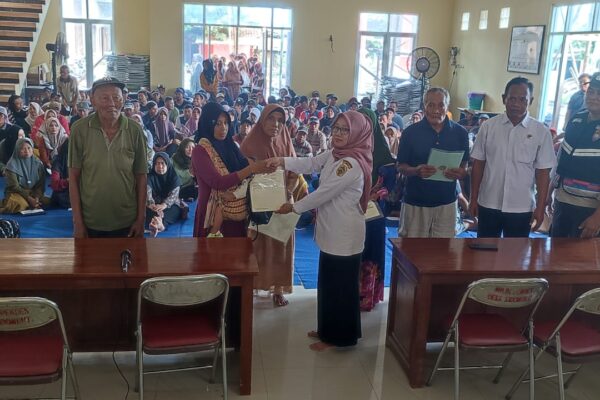 Kantah Kab Pati serahkan Sertipikat Hasil PTSL di Desa Sidomukti, Margoyoso