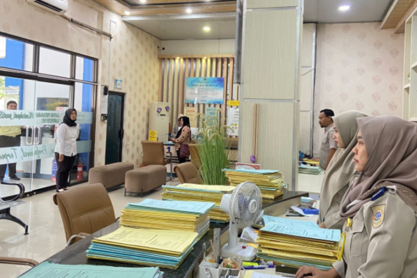 Kantor Pertanahan Kabupaten Pati Memperdengarkan Lagu Kebangsaan Indonesia Raya – Senin, 24 Maret 2025