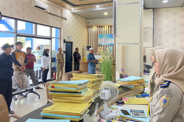 Kantor Pertanahan Kabupaten Pati Memperdengarkan Lagu Kebangsaan Indonesia Raya pada Senin 28 April 2025