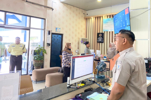 Kantor Pertanahan Kabupaten Pati Memperdengarkan Lagu Kebangsaan Indonesia Raya pada 19 Mei 2025