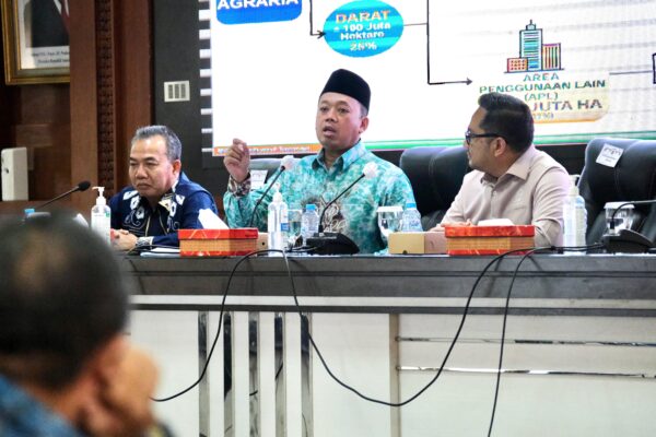 Menteri Nusron Ajak Pemerintah Daerah Se-Kalimantan Selatan Kawal Empat Program Strategis Kementerian ATR/BPN